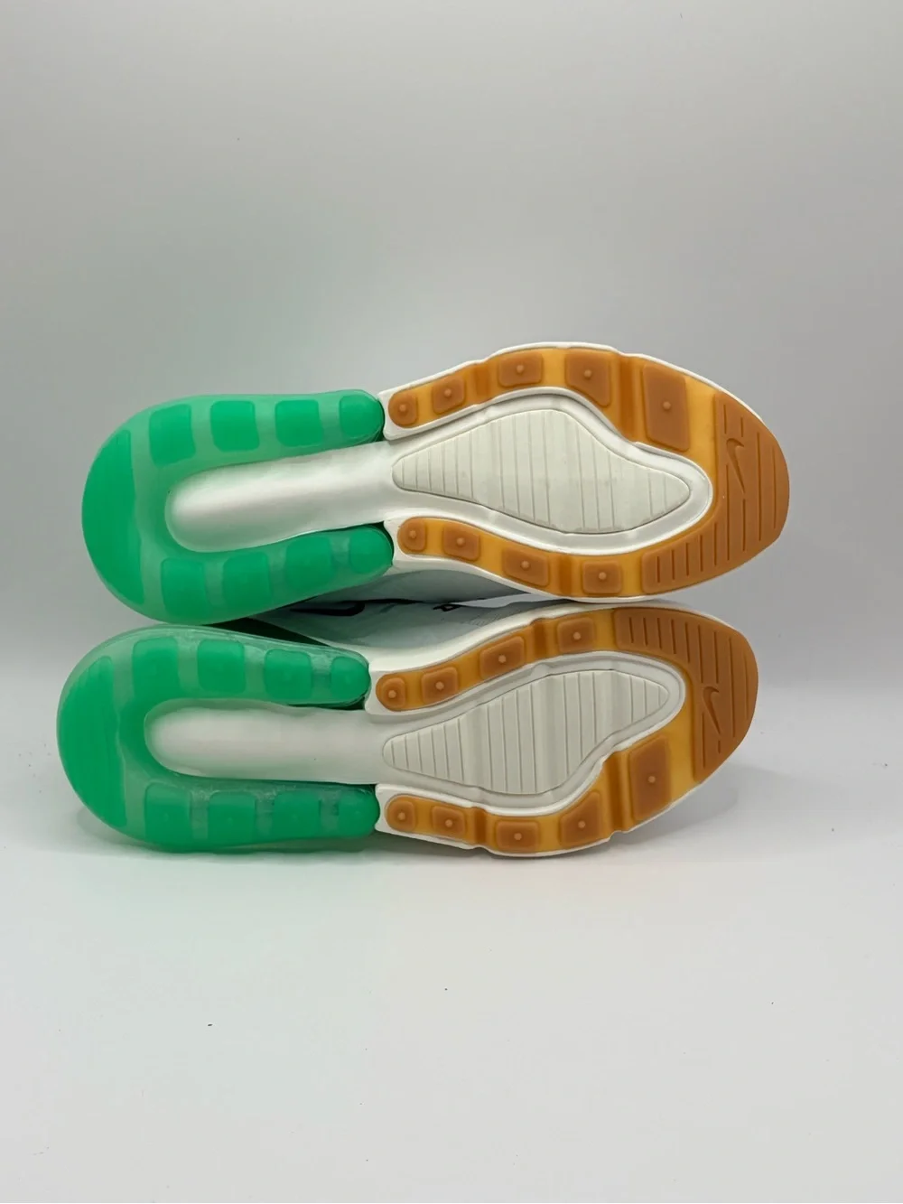 Nike Air Max 270 White and Green Athletic Sneakers NO LID